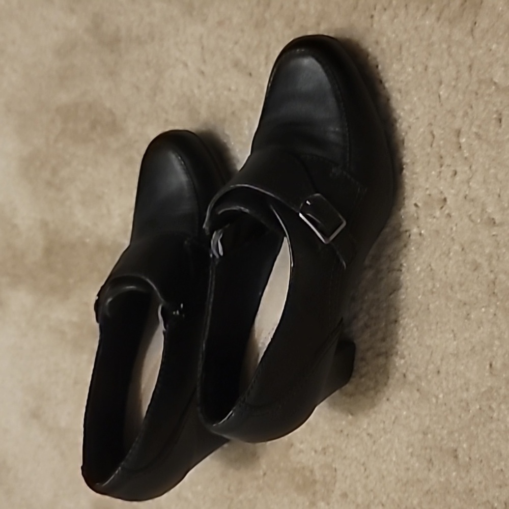 Clarks Black Heel Booties‎ Size 8M